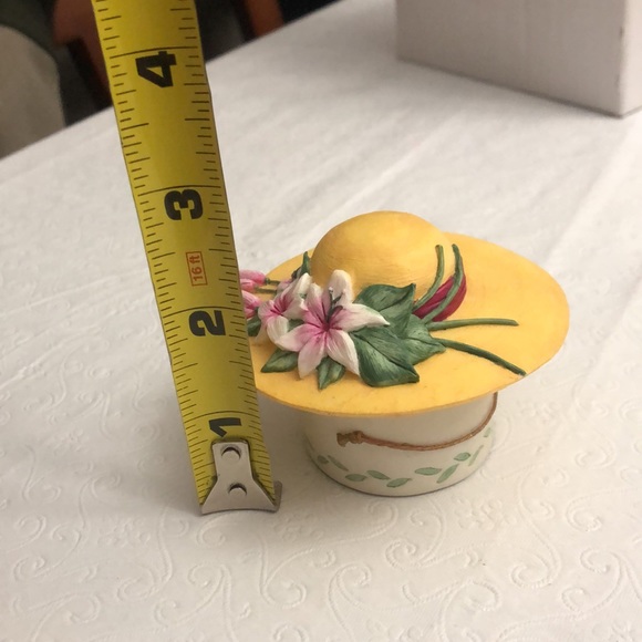 Mini ladies willow hall decorative box - Picture 7 of 8